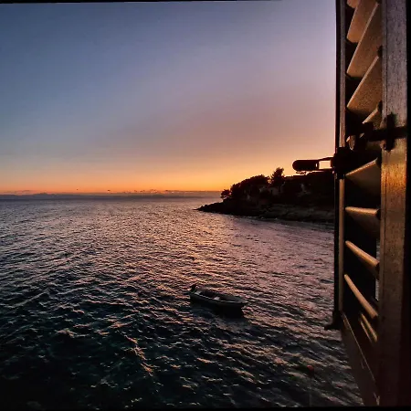 Lila Hvar - Sustainable Stone Cliff House Villa