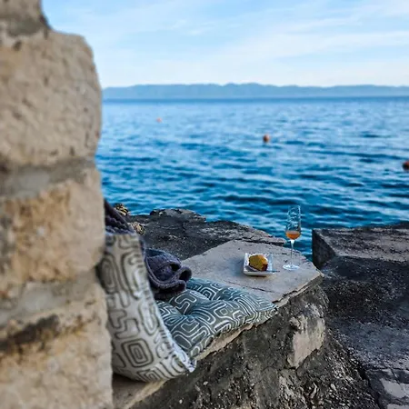 Lila Hvar - Sustainable Stone Cliff House Villa